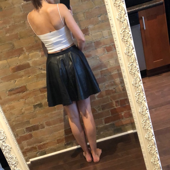 Club Monaco faux leather skirt - Picture 3 of 5